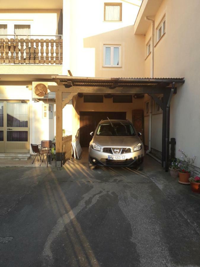 Apartments Hrga Pula Extérieur photo